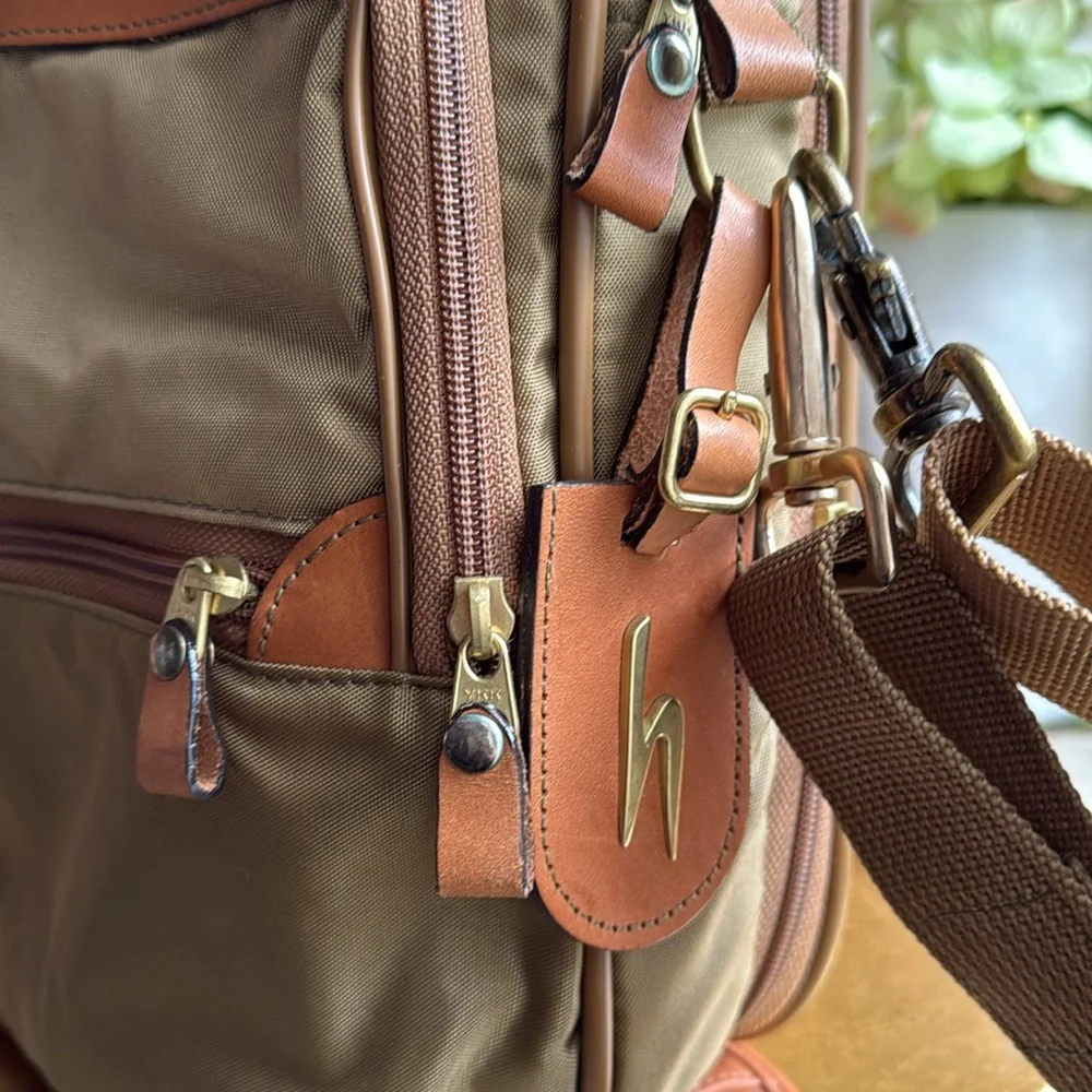 VNWOT! Hartmann Nylon and Leather Expandable Messenger Bag